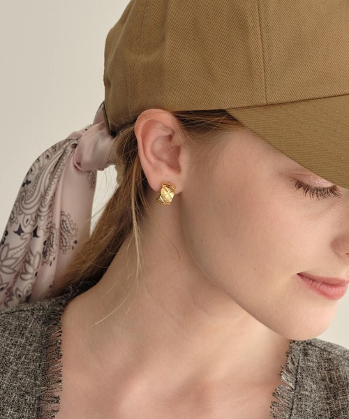 ANOH（アノー）の「キルティングフープピアス（ピアス（両耳用）・レディース・シルバー/ゴールド・FREE）」の14枚目の写真