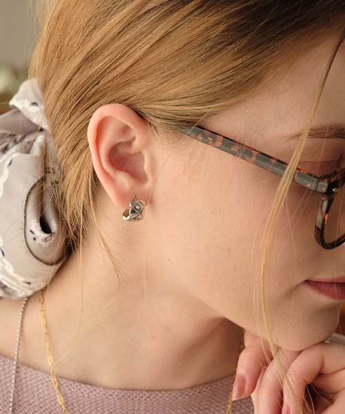 ANOH（アノー）の「キルティングフープピアス（ピアス（両耳用）・レディース・シルバー/ゴールド・FREE）」の17枚目の写真