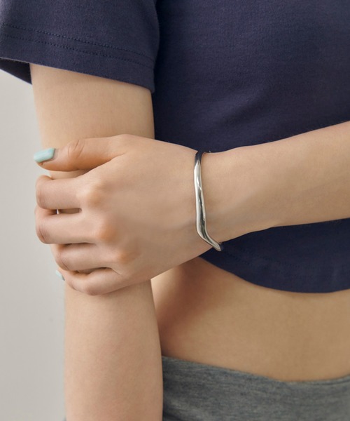 GOLDY（ゴールディ）の「【金属アレルギー軽減】ニュアンス ライン × チェーン ステンレス バングル（バングル/リストバンド・レディース・シルバー/ゴールド・FREE）」の12枚目の写真