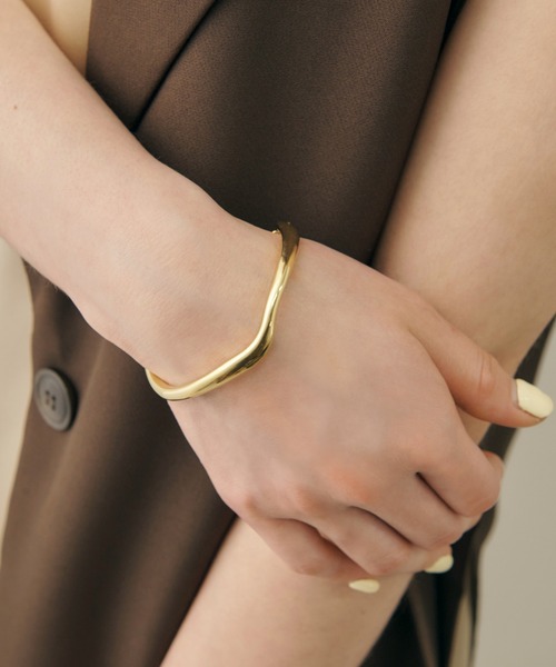 GOLDY（ゴールディ）の「【金属アレルギー軽減】ニュアンス ライン × チェーン ステンレス バングル（バングル/リストバンド・レディース・シルバー/ゴールド・FREE）」の11枚目の写真