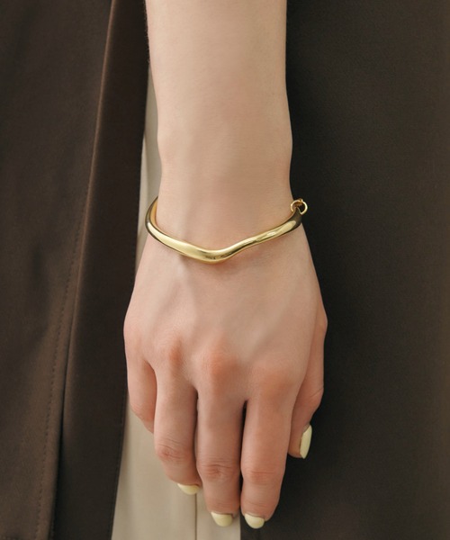 GOLDY（ゴールディ）の「【金属アレルギー軽減】ニュアンス ライン × チェーン ステンレス バングル（バングル/リストバンド・レディース・シルバー/ゴールド・FREE）」の10枚目の写真