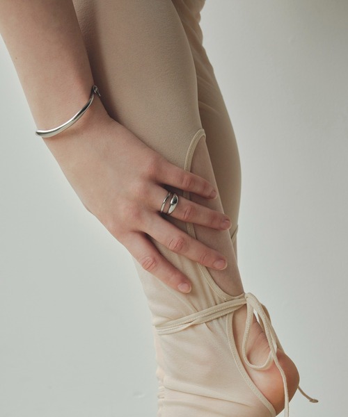 GOLDY（ゴールディ）の「【金属アレルギー軽減】ニュアンス ライン × チェーン ステンレス バングル（バングル/リストバンド・レディース・シルバー/ゴールド・FREE）」の8枚目の写真