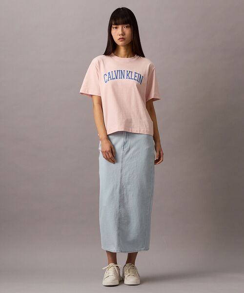 Calvin Klein(カルバン・クライン)の「ロゴプリント クルーネックTシャツ(Tシャツ/カットソー・レディース・ライトピンク/オフホワイト・S/XS/XXS)」の5枚目の写真