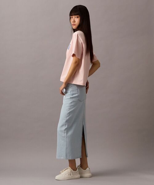 Calvin Klein(カルバン・クライン)の「ロゴプリント クルーネックTシャツ(Tシャツ/カットソー・レディース・ライトピンク/オフホワイト・S/XS/XXS)」の4枚目の写真