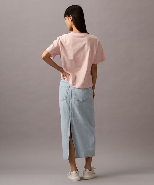 Calvin Klein(カルバン・クライン)の「ロゴプリント クルーネックTシャツ(Tシャツ/カットソー・レディース・ライトピンク/オフホワイト・S/XS/XXS)」の3枚目の写真