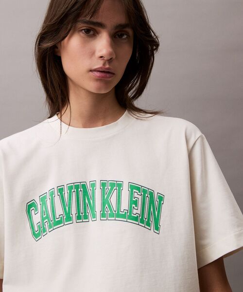 Calvin Klein(カルバン・クライン)の「ロゴプリント クルーネックTシャツ(Tシャツ/カットソー・レディース・ライトピンク/オフホワイト・S/XS/XXS)」の16枚目の写真