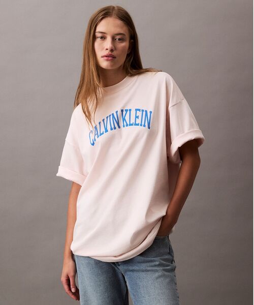 Calvin Klein(カルバン・クライン)の「ロゴプリント クルーネックTシャツ(Tシャツ/カットソー・レディース・ライトピンク/オフホワイト・S/XS/XXS)」の10枚目の写真