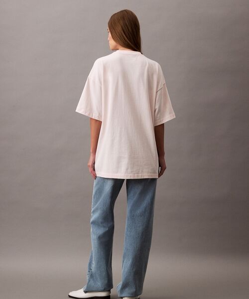 Calvin Klein(カルバン・クライン)の「ロゴプリント クルーネックTシャツ(Tシャツ/カットソー・レディース・ライトピンク/オフホワイト・S/XS/XXS)」の9枚目の写真