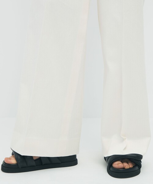 caban(キャバン)の「コットンシルクストレッチ デニムフレアパンツ(その他パンツ・レディース・ホワイト・XS/S)」の10枚目の写真