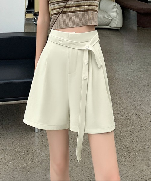 aimoha(アイモハ)の「ボタンリボンベルト付き タックショートパンツ(その他パンツ・レディース・ブラック/ライトベージュ/ダークグレー・LARGE/MEDIUM/SMALL)」の3枚目の写真