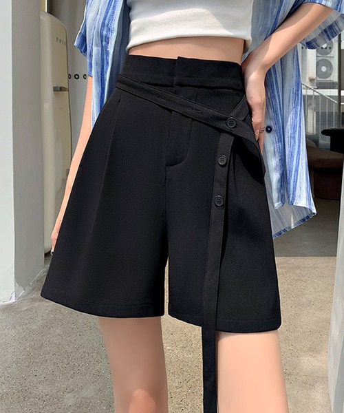 aimoha(アイモハ)の「ボタンリボンベルト付き タックショートパンツ(その他パンツ・レディース・ブラック/ライトベージュ/ダークグレー・LARGE/MEDIUM/SMALL)」の2枚目の写真