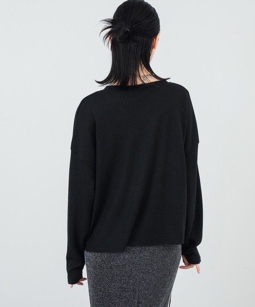 ANAP(アナップ)の「クルーネック ワッフル ロングスリーブ Tシャツ 長袖(Tシャツ/カットソー・レディース・レッド/ブラック/ホワイト・FREE)」の13枚目の写真