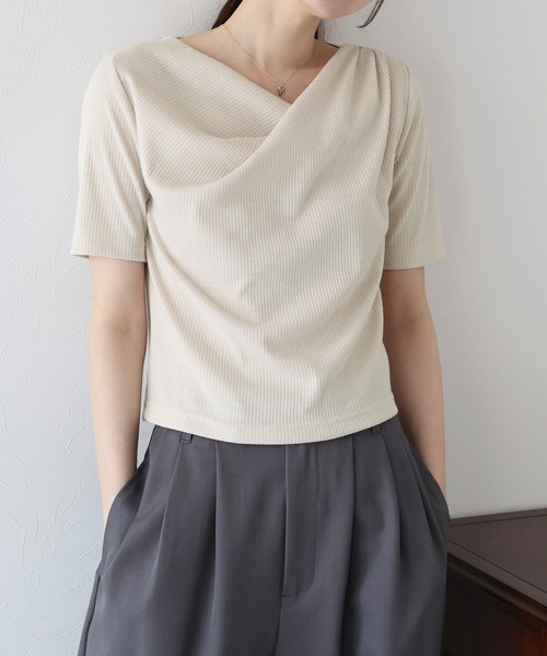 BLUEEAST（ブルーイースト）の「ドレープネックリブTシャツ（Tシャツ/カットソー・レディース・ブラック/ベージュ/ピンク/ブルー/ボルドー/ブラウン・MEDIUM）」の4枚目の写真