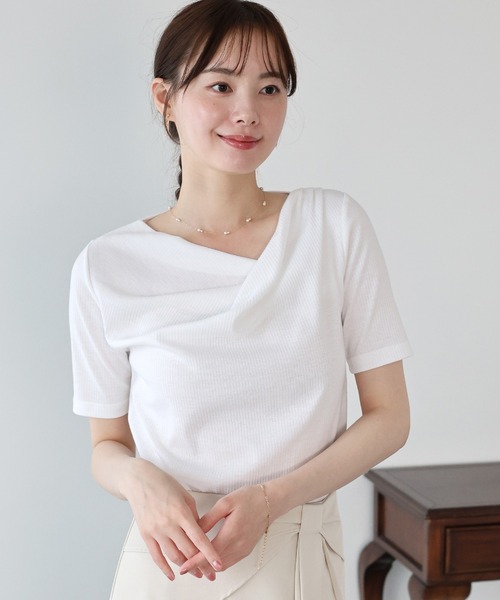 BLUEEAST(ブルーイースト)の「《2サイズ展開/新色追加》ドレープネックリブTシャツ(Tシャツ/カットソー・レディース・ブラック/ベージュ/ピンク/ブルー/ボルドー/ブラウン/オフホワイト・MEDIUM/LARGE)」の2枚目の写真