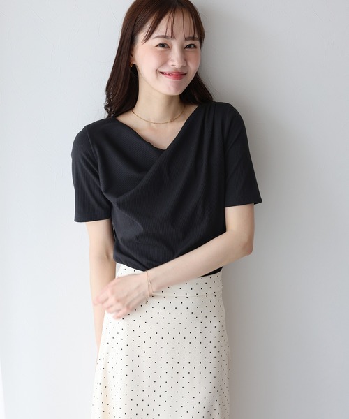 BLUEEAST（ブルーイースト）の「ドレープネックリブTシャツ（Tシャツ/カットソー・レディース・ブラック/ベージュ/ピンク/ブルー/ボルドー/ブラウン・MEDIUM）」の2枚目の写真