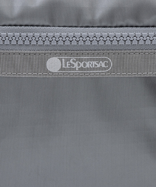 LeSportsac(レスポートサック)の「COSMETIC CLUTCH ガンメタルグレーシャイン(ポーチ・レディース・グレー・FREE)」の5枚目の写真