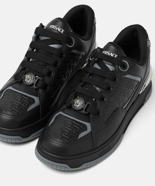 VERSACE(ヴェルサーチ)の「ビギー バスケット スニーカー(スニーカー・メンズ・ホワイト/ブラック・44/40/41/42/43)」の1枚目の写真