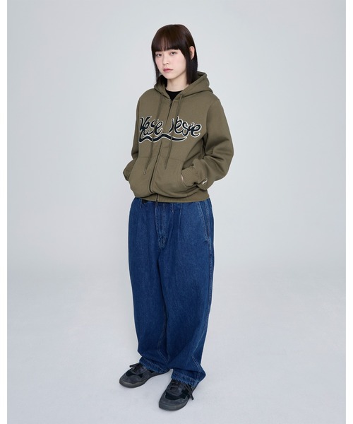 スウェット・トレーナー YESEYESEE CLogo Hoodie Pear Green YS250TSWHO01PGN YESEYESEE（イエスアイシー）の「C-Logo Sweatshirt（スウェット