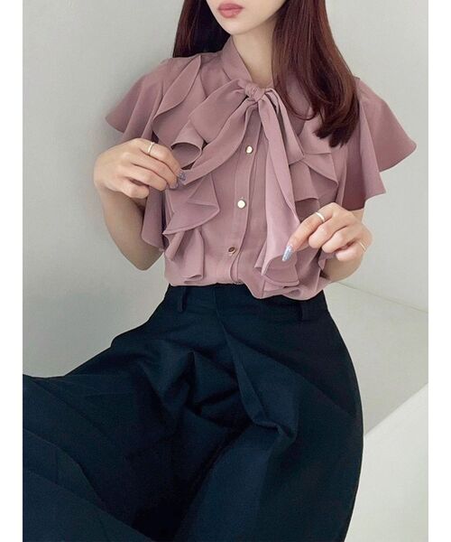 RESEXXY（リゼクシー）の「ボウタイラッフルブラウス（シャツ/ブラウス・レディース・ブラック/ピンク/ホワイト・FREE）」の3枚目の写真