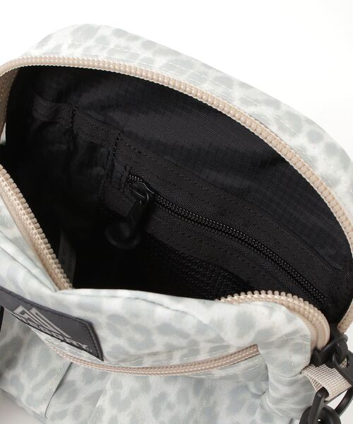 GREGORY（グレゴリー）の「クイックポケットL QUICK POCKET L スノーレオパード（ショルダーバッグ・メンズ・レオパード・-）」の4枚目の写真