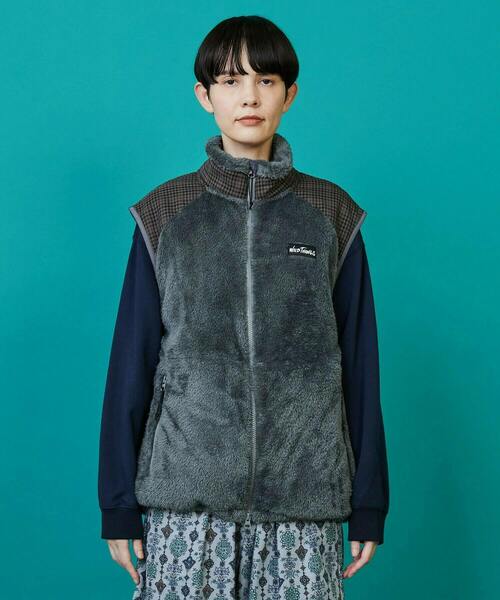 FRAPBOIS(フラボア)の「FRAPBOIS×WILD THINGS シャギーフリースベスト(ベスト・レディース・グレー/ブラック・1/2)」の2枚目の写真