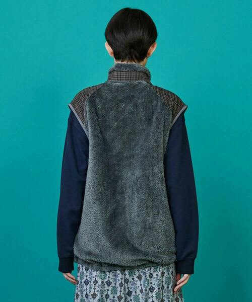 FRAPBOIS(フラボア)の「FRAPBOIS×WILD THINGS シャギーフリースベスト(ベスト・レディース・グレー/ブラック・1/2)」の4枚目の写真