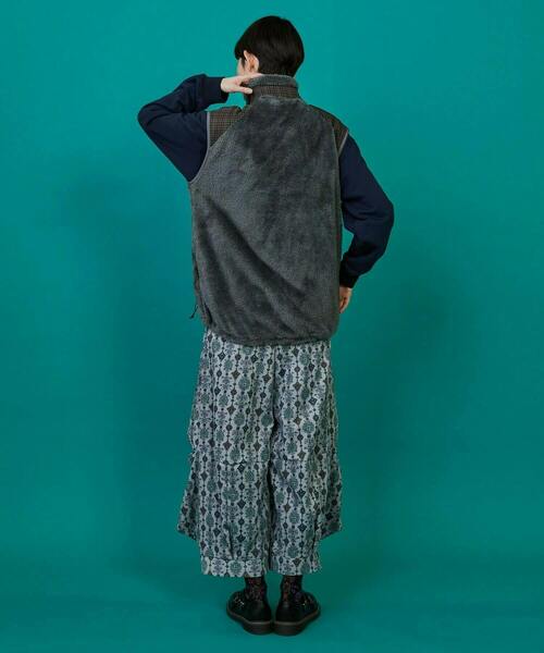 FRAPBOIS(フラボア)の「FRAPBOIS×WILD THINGS シャギーフリースベスト(ベスト・レディース・グレー/ブラック・1/2)」の10枚目の写真