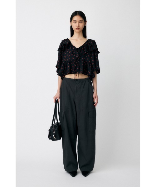 MOUSSY(マウジー)の「FLOWER PATTERN FRILLS トップス(シャツ/ブラウス・レディース・アイボリー/ブラック系その他/ブラック・FREE)」の7枚目の写真