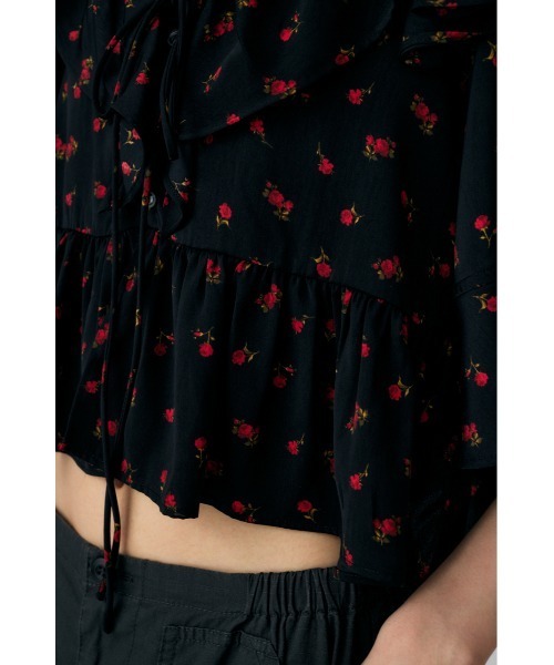 MOUSSY(マウジー)の「FLOWER PATTERN FRILLS トップス(シャツ/ブラウス・レディース・アイボリー/ブラック系その他/ブラック・FREE)」の13枚目の写真