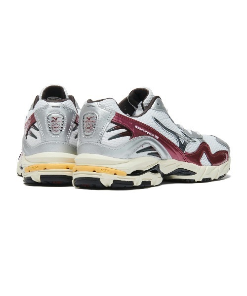 MIZUNO(ミズノ )の「MIZUNO WAVE RIDER 10(ミズノ ウェーブ ライダー 10)(スニーカー・メンズ・ホワイト系・26cm/27cm/26.5cm/29cm/28.5cm/27.5cm)」の2枚目の写真