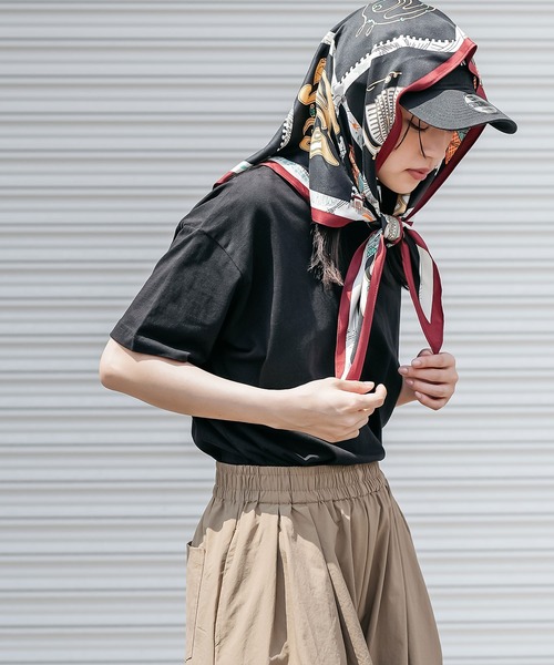 mili an deni(ミリアンデニ)の「レトロ柄トライアングルストール(ストール/ショール・レディース・ブラック/アイボリー・F)」の10枚目の写真