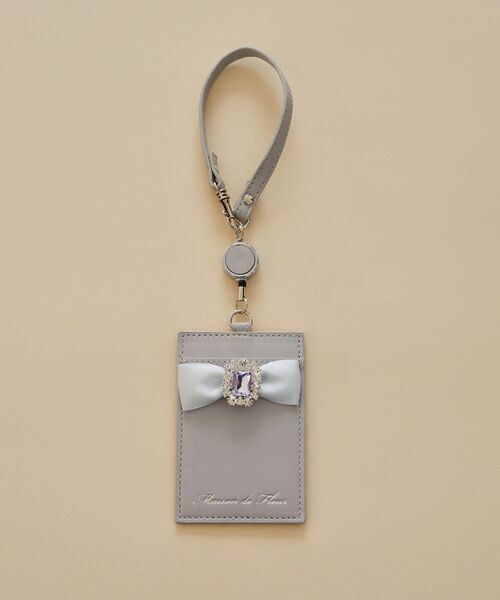 Maison de FLEUR(メゾンドフルール)の「リール付きビジューリボンパスケース(パスケース・レディース・ライトブルー/ブラック/ピンク・FREE)」の3枚目の写真