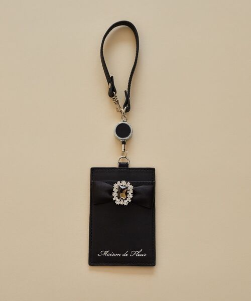 Maison de FLEUR(メゾンドフルール)の「リール付きビジューリボンパスケース(パスケース・レディース・ライトブルー/ブラック/ピンク・FREE)」の2枚目の写真