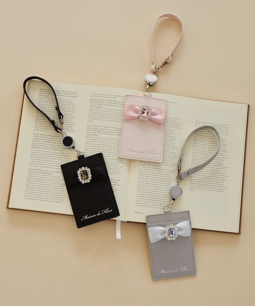 Maison de FLEUR(メゾンドフルール)の「リール付きビジューリボンパスケース(パスケース・レディース・ライトブルー/ブラック/ピンク・FREE)」の12枚目の写真