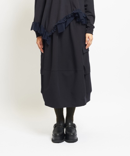 gomme(ゴム)の「サーモストレッチ サイドポケットスカート(スカート・レディース・ブラック/ネイビー・MEDIUM)」の3枚目の写真