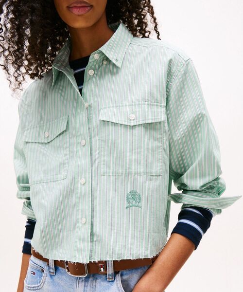 tommy jeans(トミー ジーンズ)の「クロップドリラックスクレストシャツ(シャツ/ブラウス・レディース・チェリーピンク/エメラルド・X-SMALL/SMALL/MEDIUM)」の3枚目の写真