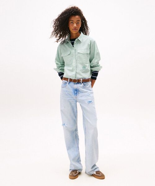 tommy jeans(トミー ジーンズ)の「クロップドリラックスクレストシャツ(シャツ/ブラウス・レディース・チェリーピンク/エメラルド・X-SMALL/SMALL/MEDIUM)」の4枚目の写真
