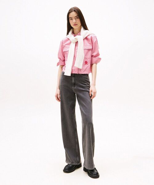 tommy jeans(トミー ジーンズ)の「クロップドリラックスクレストシャツ(シャツ/ブラウス・レディース・チェリーピンク/エメラルド・X-SMALL/SMALL/MEDIUM)」の9枚目の写真