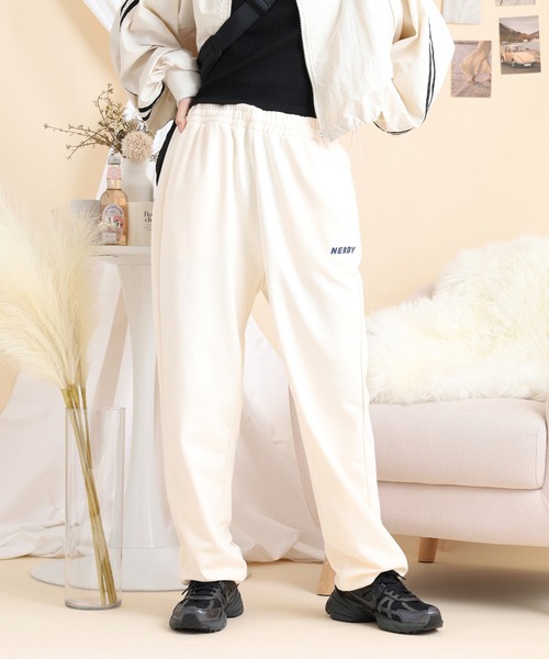 NERDY(ノルディ)の「パイピングジョガーパンツ(その他パンツ・メンズ・クリーム/ライトパープル・M/S/L)」の5枚目の写真
