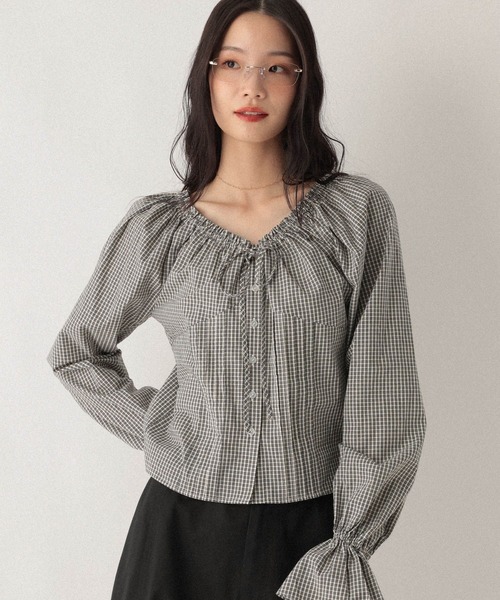 Heather(ヘザー)の「2WAYオフショルリボンブラウス 592568(シャツ/ブラウス・レディース・オフホワイト/ホワイト系その他/ブラック系その他・FREE)」の2枚目の写真
