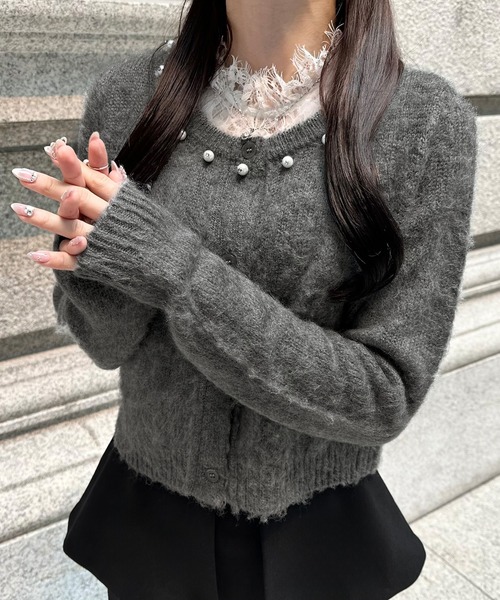 junoah(ジュノア)の「パールビジューネックニットカーディガン(薄手)(カーディガン/ボレロ・レディース・チャコール/ライトグレー/ホワイト・LARGE/MEDIUM)」の3枚目の写真