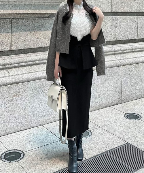 junoah(ジュノア)の「パールビジューネックニットカーディガン(薄手)(カーディガン/ボレロ・レディース・チャコール/ライトグレー/ホワイト・LARGE/MEDIUM)」の5枚目の写真