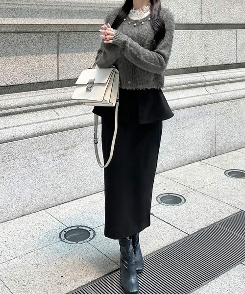 junoah(ジュノア)の「パールビジューネックニットカーディガン(薄手)(カーディガン/ボレロ・レディース・チャコール/ライトグレー/ホワイト・LARGE/MEDIUM)」の7枚目の写真