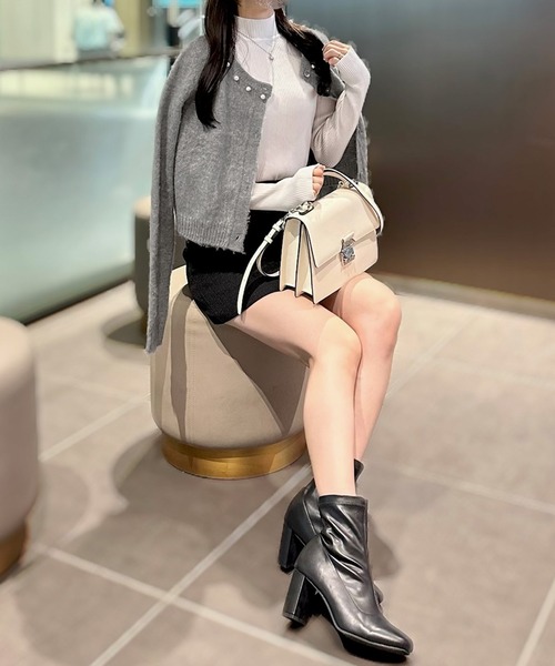 junoah(ジュノア)の「パールビジューネックニットカーディガン(薄手)(カーディガン/ボレロ・レディース・チャコール/ライトグレー/ホワイト・LARGE/MEDIUM)」の13枚目の写真