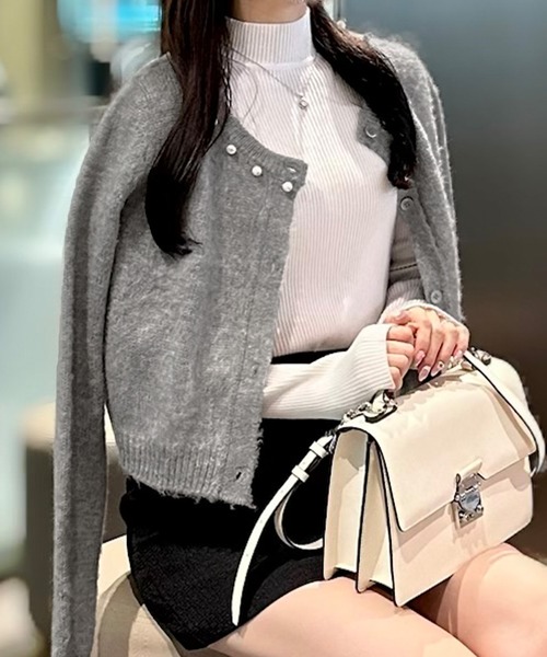 junoah(ジュノア)の「パールビジューネックニットカーディガン(薄手)(カーディガン/ボレロ・レディース・チャコール/ライトグレー/ホワイト・LARGE/MEDIUM)」の14枚目の写真