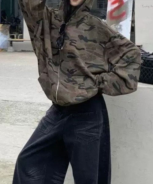 SPIGA（スピーガ）の「ﾋﾞｯｸﾞｼﾙｴｯﾄ迷彩柄ｼﾞｯﾌﾟｱｯﾌﾟﾌｰﾃﾞｨ（パーカー・レディース・カーキ・SMALL/MEDIUM/LARGE/X-LARGE）」の5枚目の写真