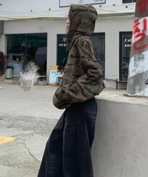 SPIGA（スピーガ）の「ﾋﾞｯｸﾞｼﾙｴｯﾄ迷彩柄ｼﾞｯﾌﾟｱｯﾌﾟﾌｰﾃﾞｨ（パーカー・レディース・カーキ・SMALL/MEDIUM/LARGE/X-LARGE）」の7枚目の写真