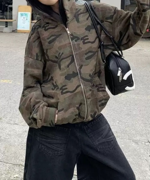 SPIGA（スピーガ）の「ﾋﾞｯｸﾞｼﾙｴｯﾄ迷彩柄ｼﾞｯﾌﾟｱｯﾌﾟﾌｰﾃﾞｨ（パーカー・レディース・カーキ・SMALL/MEDIUM/LARGE/X-LARGE）」の3枚目の写真