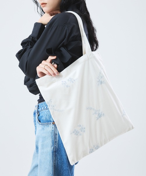 Muscat(マスカット)の「フラワー刺繍ベロアトートバッグ(トートバッグ・レディース・ブラウン/ブラック/サンドベージュ・F)」の3枚目の写真