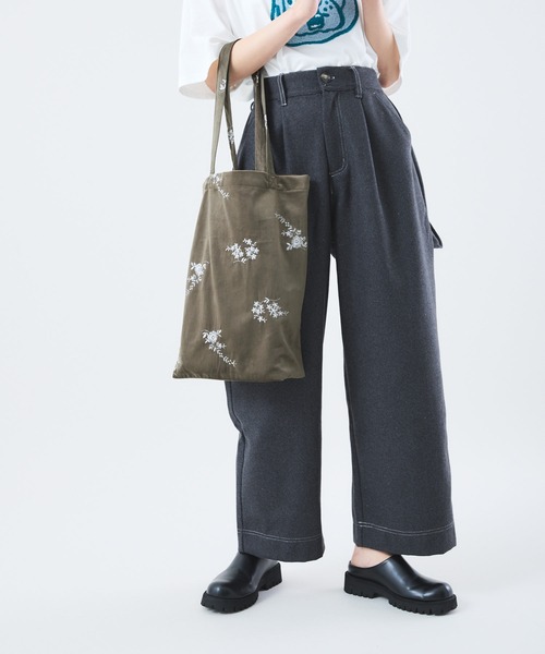 Muscat(マスカット)の「フラワー刺繍ベロアトートバッグ(トートバッグ・レディース・ブラウン/ブラック/サンドベージュ・F)」の9枚目の写真